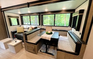 The Perfect Glamping Getaway! 3bds, TWO bathrooms!