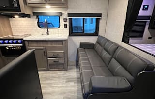 2022 Jayco Jay Flight - Easy to Tow with 1/2 Ton!