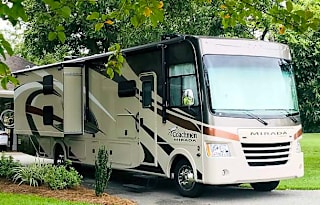 Glory Bound Adventure Coach *2 BATHROOMS*