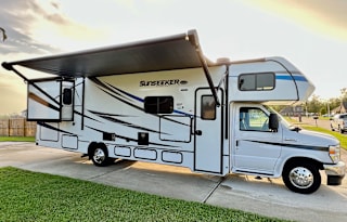 Enjoy a cruise in "CRUZ"! *TAILGATER'S DELIGHT!*