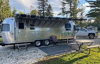 2021 Airstream Globetrotter 27FB - The LainnaBelle