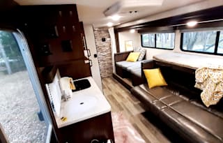 Travel in Comfort and Style up to 6ppl