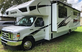 2024 Sunset Splendor Jayco Redh 31F w Bunks & Wifi