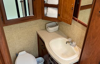 FULLY STOCKED Forest River Sunseeker! Sleeps 8!