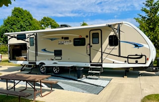 2019 Coachmen RV Freedom Express Liberty