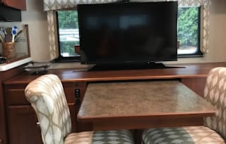 2015 Winnebago Vista 30T.