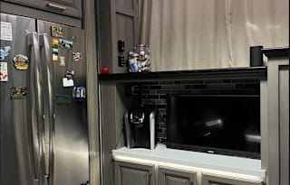 2021 Montana RV – Optional Truck Rental Available!