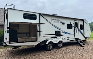 2021 Coachmen Freedom Express Ultra Lite