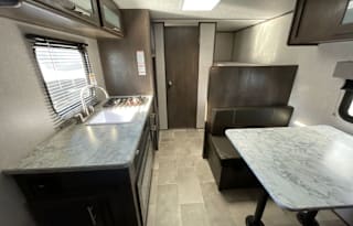 Garry's 2022 Coleman lantern 17B