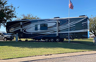 2021 DRV Luxury Suites FullHouse MX450
