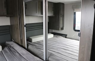 33B BRAND.NEW 2022 Sleep 8 Luxury 2 Slide Out WOW!