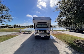 Adventures are endless in this Pet/Kid Friendly RV