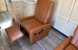 2020 Regency Ultra Brougham 25MB