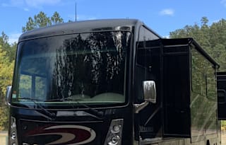 2019 Thor Motor Coach Miramar 37.1