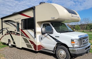2020 Thor Motor Coach w/ King Bed