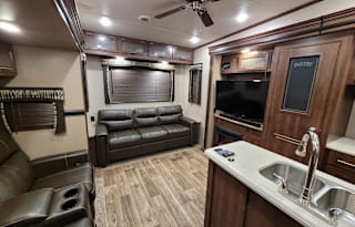 2018 CrossRoads **TWO BEDROOMS!!!**