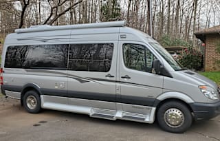 Adventure Van - Pleasure-Way Plateau TS