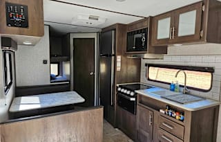 2021 Dutchmen RV Coleman Lantern LT Series 17B