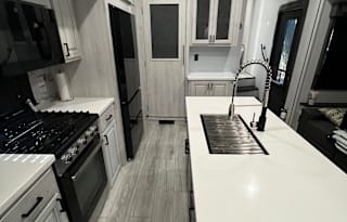 Luxurious Brand New 2025 East to West Ahara 390DS