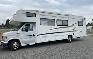 2003 Coachmen RV Leprechaun Premier 311FS Ford 450
