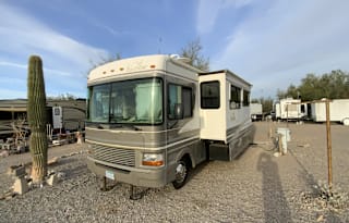 2000 Fleetwood RV Bounder