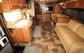 2014 Fleetwood RV Bounder Classic 36H