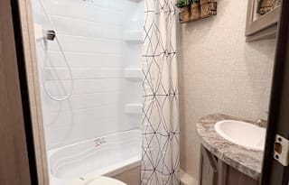 FULLY LOADED Spacious Bunkhouse
