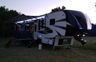 2017 Dutchmen RV Voltage Epic V4150 Toyhauler