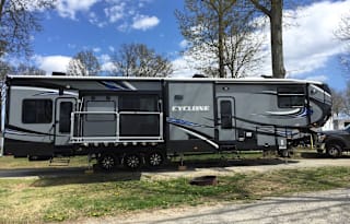 The Adventure Den – Spacious Toy Hauler