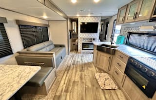 2022 Dutchman 32' **Delivery Only **