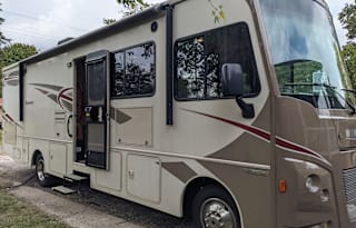 2016 Winnebago Vista 31BE Harvey The RV