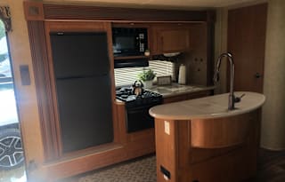 * Fully Stocked* 2014 33" Koala  Super Lite - Family Friendly Travel Trailer