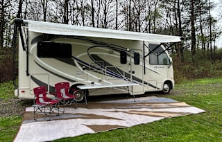 Easy to Drive Class A – 2015 Thor Vegas 24.1