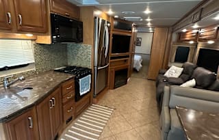 2015 Fleetwood RV Bounder 33C