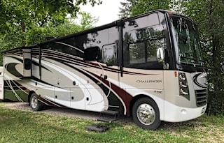 2017 Thor Motor Coach Challenger 37LX ("Molly")")