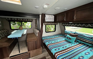 2018 Jay Flight - Queen bed 10” Serta Memory Foam