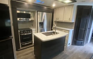 Happy Glamping in the Open Range with 1 1/2 baths!
