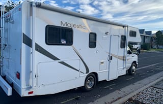 2014 Thor Motor Coach Four Winds 23A Grizzly3