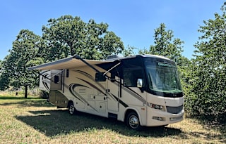 The Lone Star Lodge – Tailgate-Ready, Pet-Friendly