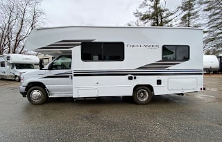 2022 Coachmen RV Freelander 22XG 32767