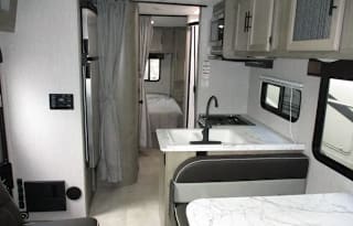 29′ 2022 Coachmen Freelander 27QB