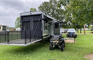2020 Cherokee Wolfpack Fifthwheel Toyhauler!