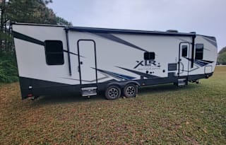XLR Excellence -  XLR Hyperlite Toy Hauler
