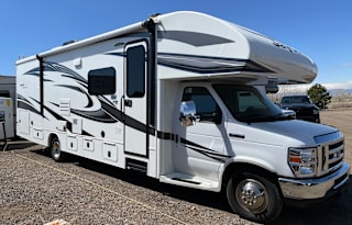 2018 Jayco Greyhawk 29MV - Like new!
