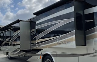 2010 Tiffin Motorhomes Phaeton 40’