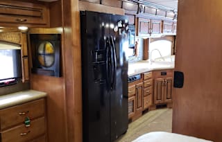 2013 Monaco Knight 40 DFT  "MONTY"