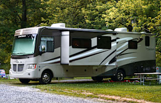 2016 Coachmen 35BH - 1.5 Baths, WiFi, 6TV's, Bunks