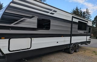 Clean & Comfy Travel Trailer for Rent Locally