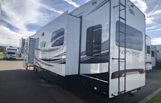 Beautiful 2022 Jayco North Point 377