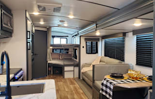 Rv Rentals Way Of Life's FAMILY SIZED SLEEPS 10 B3